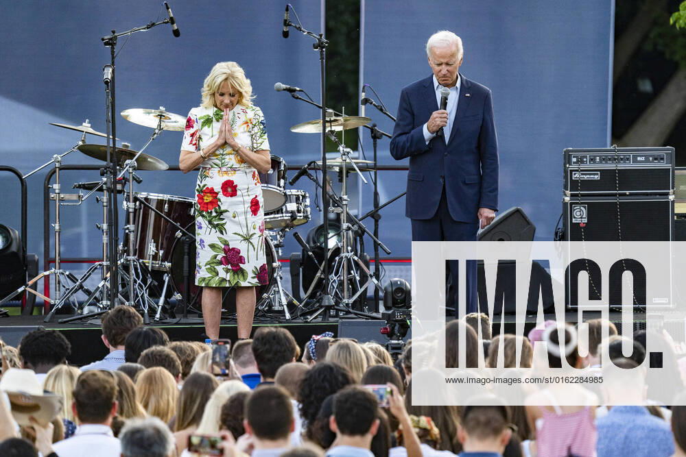 President JOE BIDEN and First Lady JILL BIDEN hold a moment of silence for victims of a mass shooting in Highland Park, Illinois at a Fourth of July barbecue for military families on the South Lawn of the White House in Washington, D.C. July 4, 2022. Washington USA - ZUMAs222 20220704_znp_s222_068