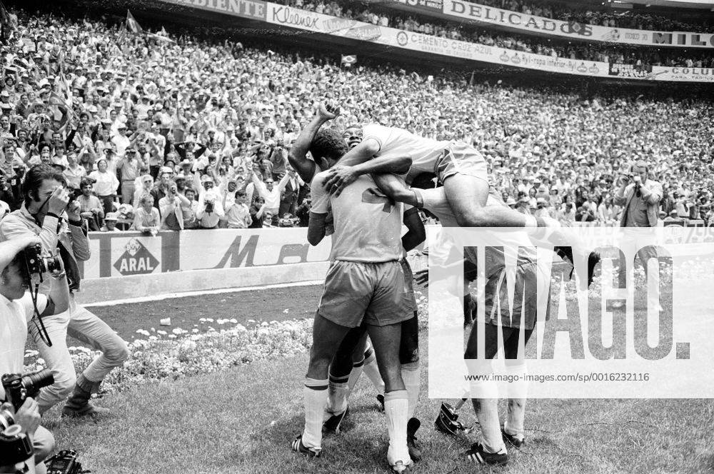 Fussball Weltmeisterschaft 1970: Finale: Brasilien-Italien(4:1) 21.06.1970. Jubel der Brasilianer nach dem Abpfiff. HM