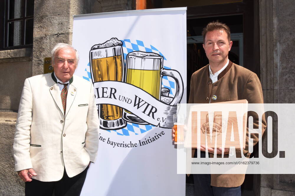 Bilder des Jahres 2022, Entertainment 07 Juli Entertainment Themen der Woche KW27 Prof Horst Wurm Praesident Armin Gastl GF.Vorstand Muenchen 06.07.2022 Empfang in Schuhbecks Platzl-Der Verein Bier und Wir feiert die Antragssellung zum Immaterialen Weltkulturerbe der UNSECO fuer das Bierlan Bayern Muenchen