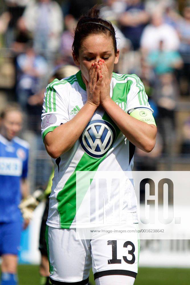 Fussball, Frauen Champions-League, 1. FFC Turbine Potsdam - VfL Wolfsburg, v.li.: Nadine Keßler (VfL Wolfsburg) enttäuscht schauend, Enttäuschung, disappointed