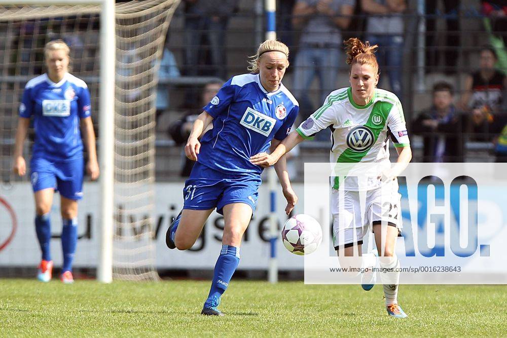 Fussball, Frauen Champions-League, 1. FFC Turbine Potsdam - VfL Wolfsburg, v.li.: Pauline Bremer (1. FFC Turbine Potsdam) im Zweikampf, Duell, duel, tackle mit Verena Faißt (VfL Wolfsburg)
