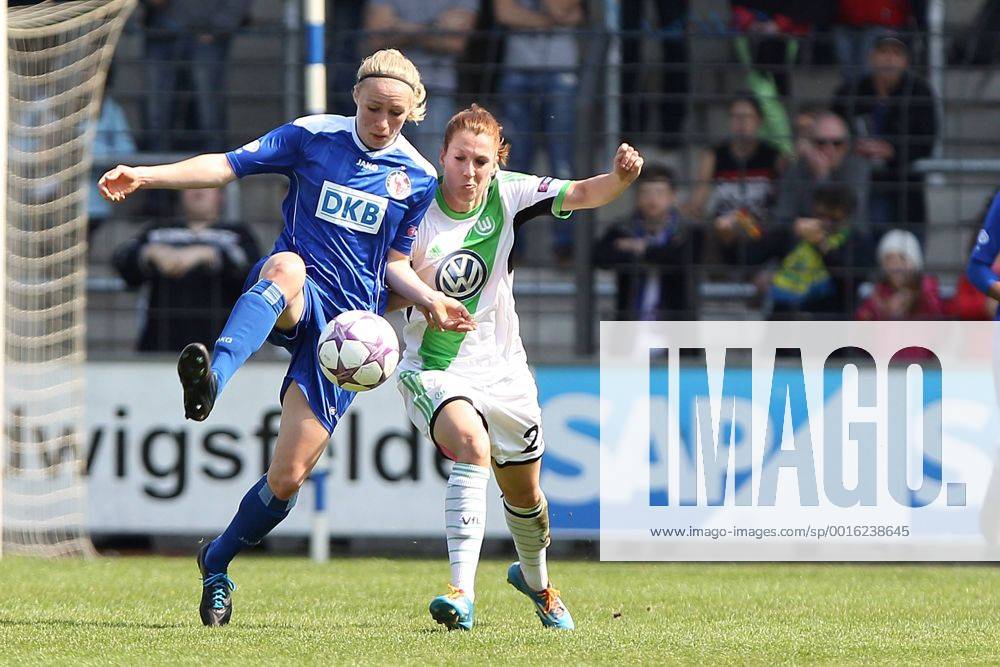 Fussball, Frauen Champions-League, 1. FFC Turbine Potsdam - VfL Wolfsburg, v.li.: Pauline Bremer (1. FFC Turbine Potsdam) im Zweikampf, Duell, duel, tackle mit Verena Faißt (VfL Wolfsburg)