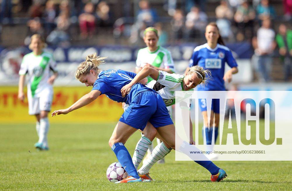 Fussball, Frauen Champions-League, 1. FFC Turbine Potsdam - VfL Wolfsburg, v.li.: Ada Hegerberg (1. FFC Turbine Potsdam), Lena Goeßling (VfL Wolfsburg), im Zweikampf, Duell, duel, tackle, Aktion, Action