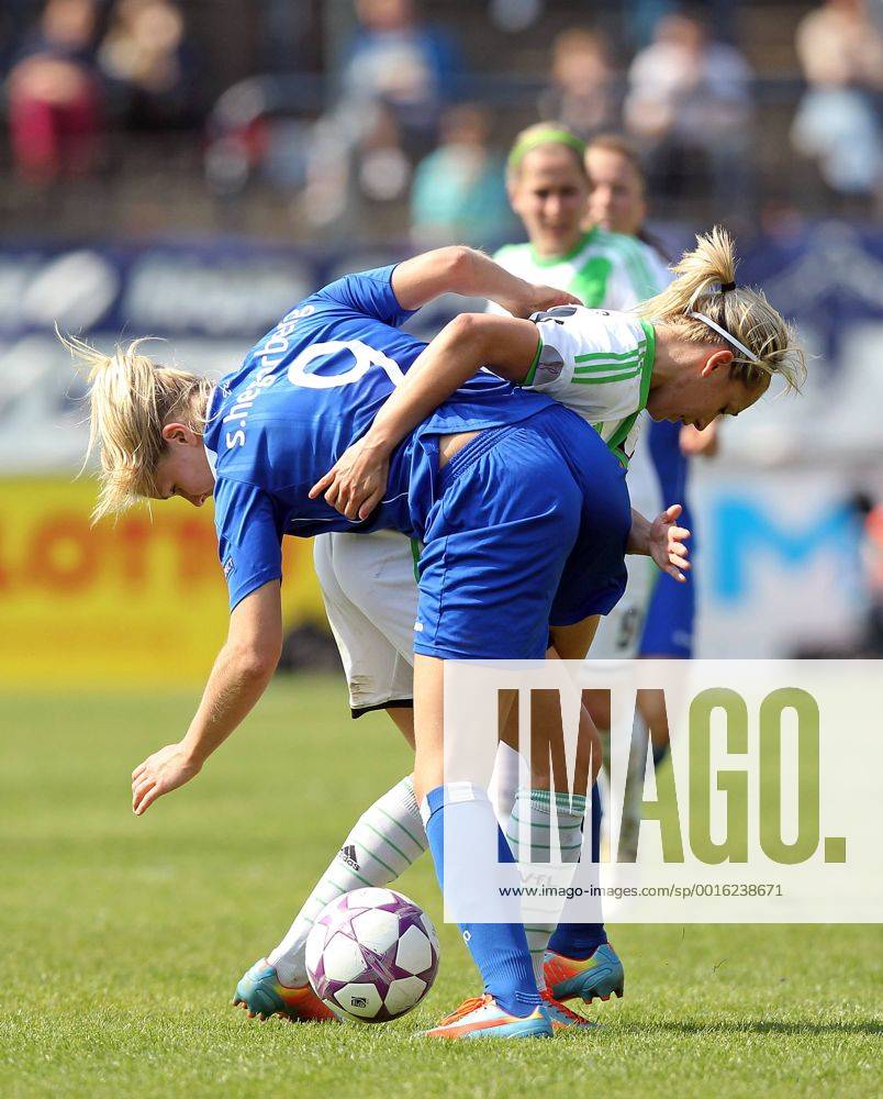 Fussball, Frauen Champions-League, 1. FFC Turbine Potsdam - VfL Wolfsburg, v.li.: Ada Hegerberg (1. FFC Turbine Potsdam), Lena Goeßling (VfL Wolfsburg), im Zweikampf, Duell, duel, tackle, Aktion, Action