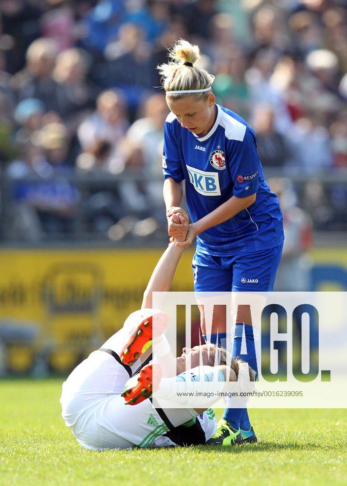 Fussball, Frauen Champions-League, 1. FFC Turbine Potsdam - VfL Wolfsburg, v.li.: Alexandra Popp (VfL Wolfsburg) mit Schmerzen nach einem Foul, racked with pain, mit Julia Simic (1. FFC Turbine Potsdam)