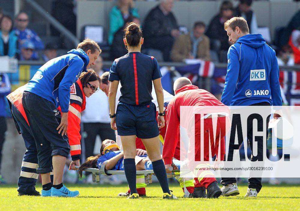 Fussball, Frauen Champions-League, 1. FFC Turbine Potsdam - VfL Wolfsburg, v.li.: Lia Wälti (1. FFC Turbine Potsdam) verletzt, Verletzung, injured, sporting injury, mit Schmerzen nach einem Foul, racked with pain