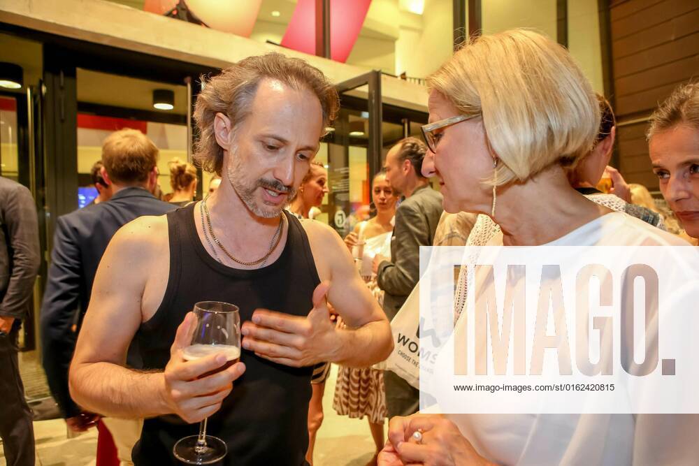 Grafenegg NÖ, Österreichischer Filmpreis 2022, Verleihungsgala d. Akademie des Österreichischen Films im Bild: Michael Ostrowski, Landeshauptfrau Johanna Mikl-Leitner, Österreichischer Filmpreis 2022