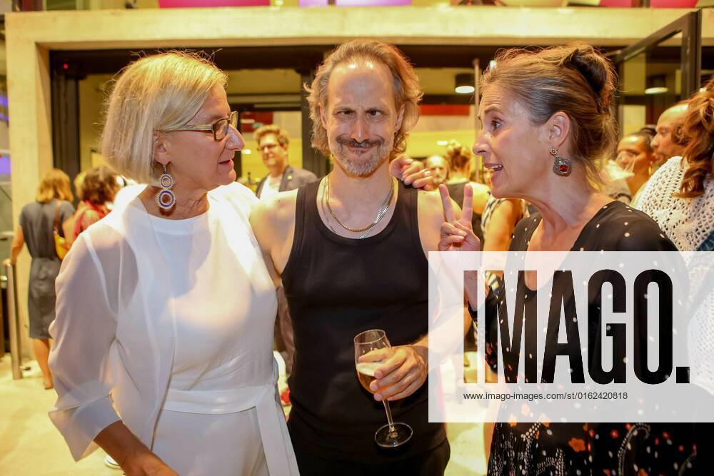 Grafenegg NÖ, Österreichischer Filmpreis 2022, Verleihungsgala d. Akademie des Österreichischen Films im Bild: Michael Ostrowski, Landeshauptfrau Johanna Mikl-Leitner, Mercedes Echerer, Österreichischer Filmpreis 2022