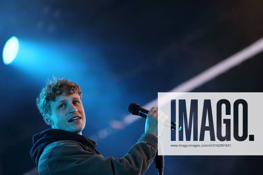Bilder des Jahres 2022, Entertainment 07 Juli Entertainment Themen der Woche KW27 Tim Bendzko beim Stadtwerkefest im Lustgarten in Potsdam, 9. Juli 2022. Stadtwerkefest Potsdam