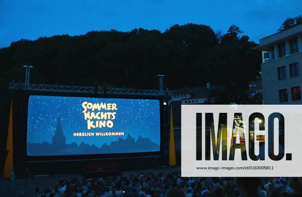 Tuebingen 14.07.2022 30 Jahre Sommernachtskino, mit dem neuen Standort, hinter dem Technischen Rathaus. Start des Sommernachtskino Tuebingen 2022 mit dem Film, Wunderschoen