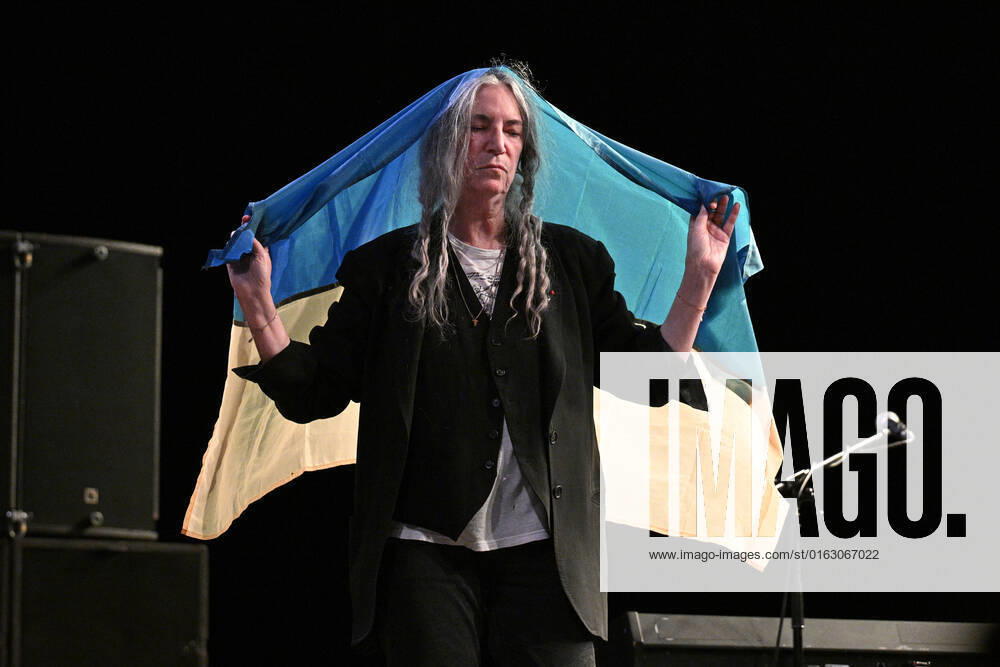 American singer and musician Patti Smith performs during her concert in Prague, Czech Republic, on July 19, 2022. On the photo Smith holds the Ukrainian flag. (CTKxPhoto MichalxKamaryt) CTKPhotoP2022071907991 kmt