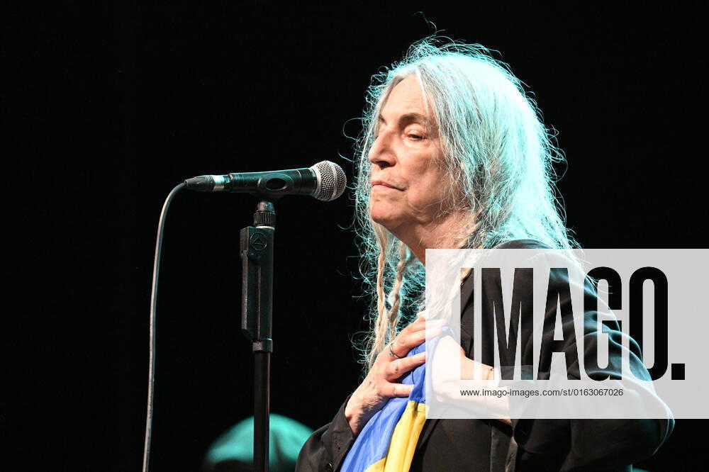 American singer and musician Patti Smith performs during her concert in Prague, Czech Republic, on July 19, 2022. On the photo Smith holds the Ukrainian flag. (CTKxPhoto MichalxKamaryt) CTKPhotoP2022071907993 kmt