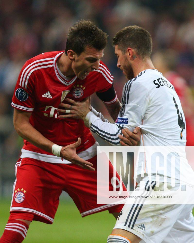 FUSSBALL - CL, Bayern vs Madrid München,DEUTSCHLAND,29.APR.14 - FUSSBALL - UEFA Champions League, Halbfinale, FC Bayern München vs Real Madrid. Bild zeigt Mario Mandzukic (Bayern) und Sergio Ramos (Madrid).