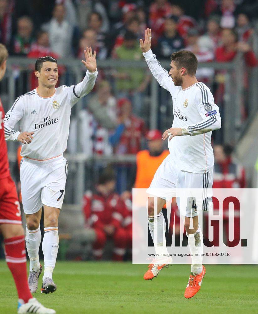 München, Fussball Männer, UEFA Champions League, Saison 2013 2014, Halbfinale Rückspiel, FC Bayern München vs Real Madrid CF 29.04.2014, München Arena München Cristiano Ronaldo, Sergio Ramos beide Real Madrid,jubeln