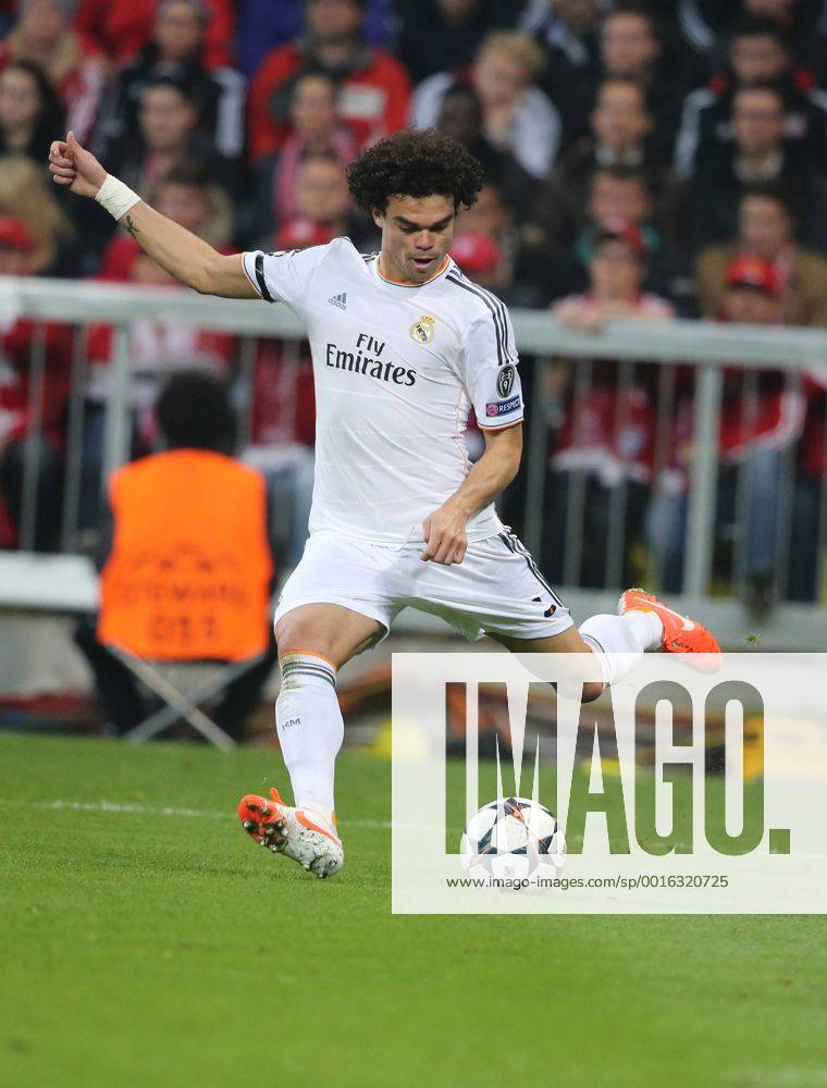 München, Fussball Männer, UEFA Champions League, Saison 2013 2014, Halbfinale Rückspiel, FC Bayern München vs Real Madrid CF 29.04.2014, München Arena München Pepe, Real Madrid, Aktion, Einzelbild,