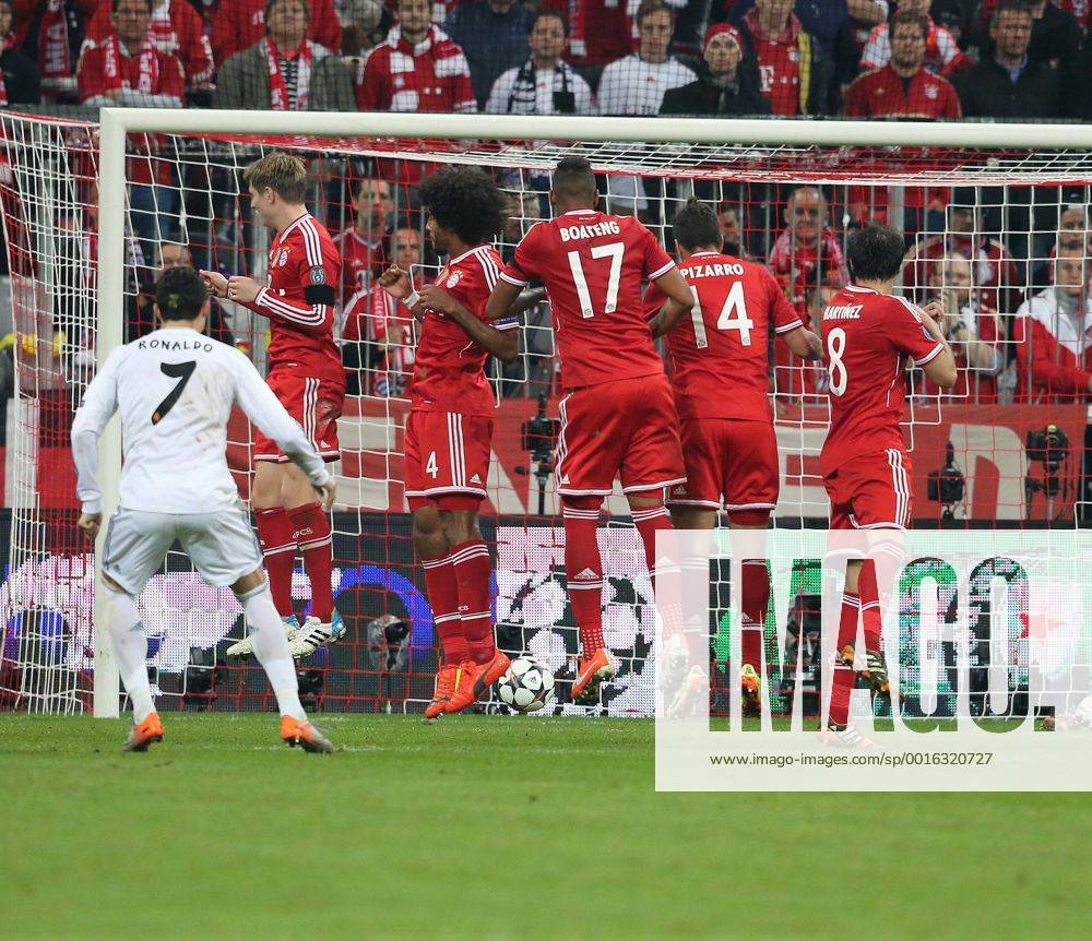 München, Fussball Männer, UEFA Champions League, Saison 2013 2014, Halbfinale Rückspiel, FC Bayern München vs Real Madrid CF 29.04.2014, München Arena München Cristiano Ronaldo,erzielte das 0:4