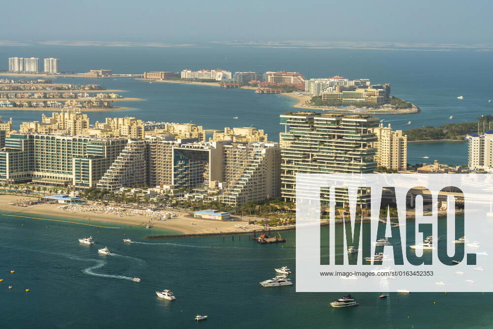 United Arab Emirates, Dubai, Aerial view of luxury hotels of Palm Jumeirah, Dubai Dubai UAE TAMF03430