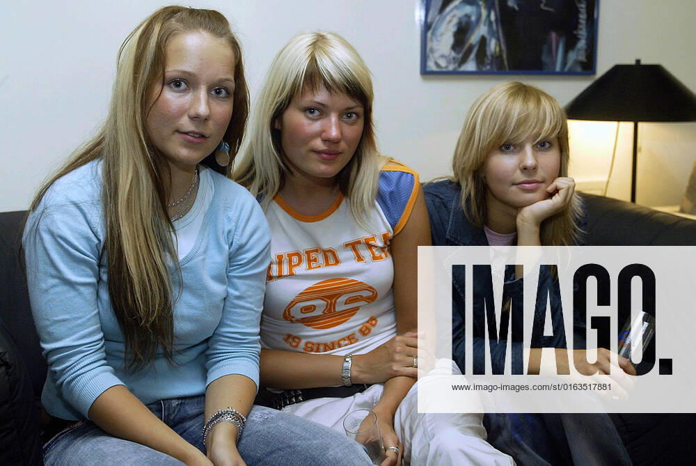 Die Pop-Rock-Girlgroup aus Estland Vanilla Ninja im Tonstudio. Lenna Kuurmaa, Piret Järvis-Milder und Kerli Kivilaan, Köln Nordrhein-Westfalen Deutschland
