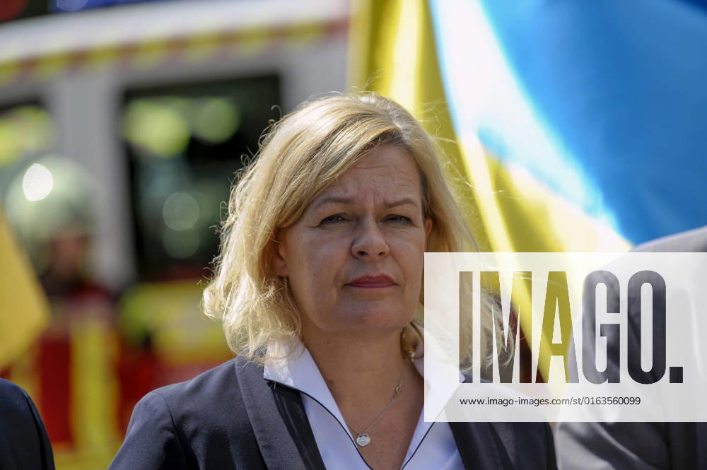 Ukraine-Krieg, Jahrestag der Invasion, Persönlichkeiten besuchen die Ukraine, Archivbilder Germany hands over vehicles and equipment for Ukrainian DSNS KYIV, UKRAINE - JULY 25, 2022 - Germany s Federal Minister of the Interior and Community Nancy Faeser attends the ceremony to hand over vehicles and equipment from the German government to Ukraine s State Emergency Service (DSNS in Ukrainian) in Mykhailivska Square, Kyiv, capital of Ukraine. This photo cannot be distributed in the Russian Federation. NO USE RUSSIA. NO USE BELARUS. Kyiv Ukraine