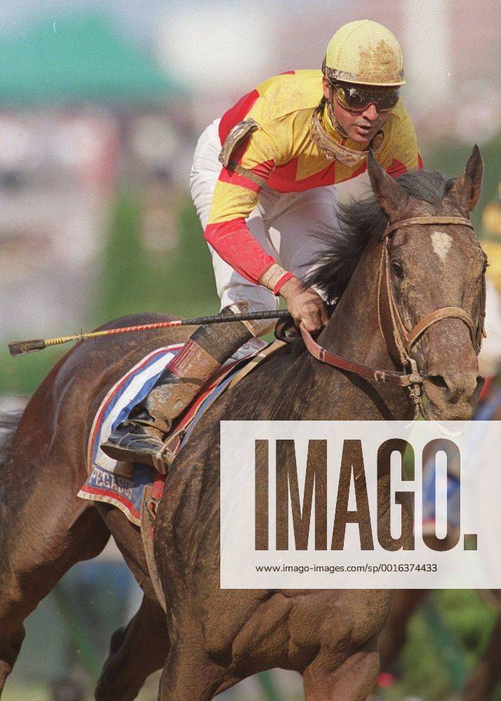 U.S. - KRT SPORTS STORY SLUGGED: DERBY KRT PHOTOGRAPH BY FRANK ANDERSON LEXINGTON HERALD-LEADER (KRT210) LOUISVILLE, KENTUCKY May 6 - Jockey Kent Desormeaux rides Fusaichi Pegasus to victory in the 126th running of the Kentucky Derby at Churchill Downs in Louisville, Kentucky, Saturday. (LX) AP PL KD BL 2000 (Vert) (smd) (Additional photos available on KRT Direct or Presslink Online) News Archive - May 6, 2000 - ZUMAm67