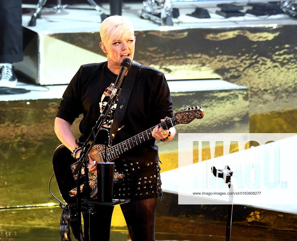 The Chicks - Natalie Maines performs at Shoreline Amphitheatre on July 30, 2022 in Mountain View, California. Mountain View USA - ZUMAs181 20220730_zea_s181_056