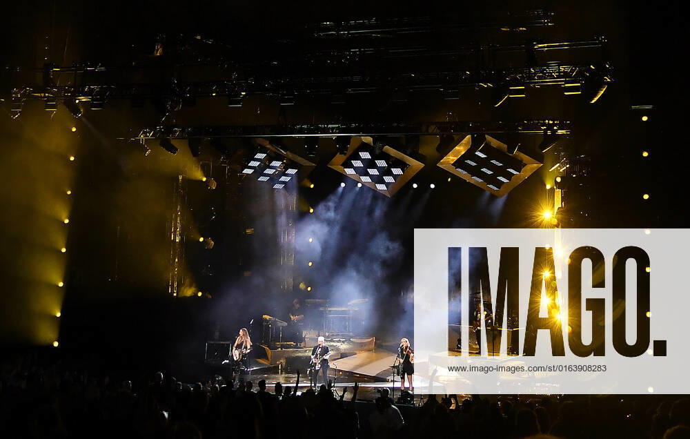 The Chicks - Emily Strayer, Natalie Maines and Martie Maguire perform at Shoreline Amphitheatre on July 30, 2022 in Mountain View, California. Mountain View USA - ZUMAs181 20220730_zea_s181_058