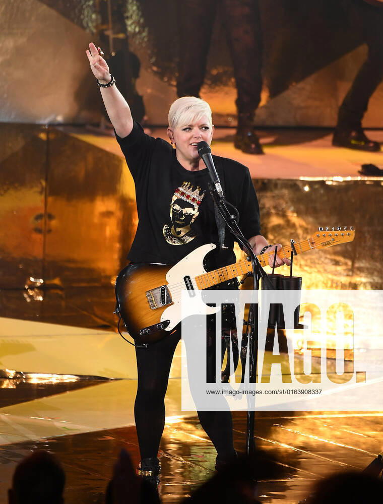 The Chicks - Natalie Maines performs at Shoreline Amphitheatre on July 30, 2022 in Mountain View, California. Mountain View USA - ZUMAs181 20220730_zea_s181_078