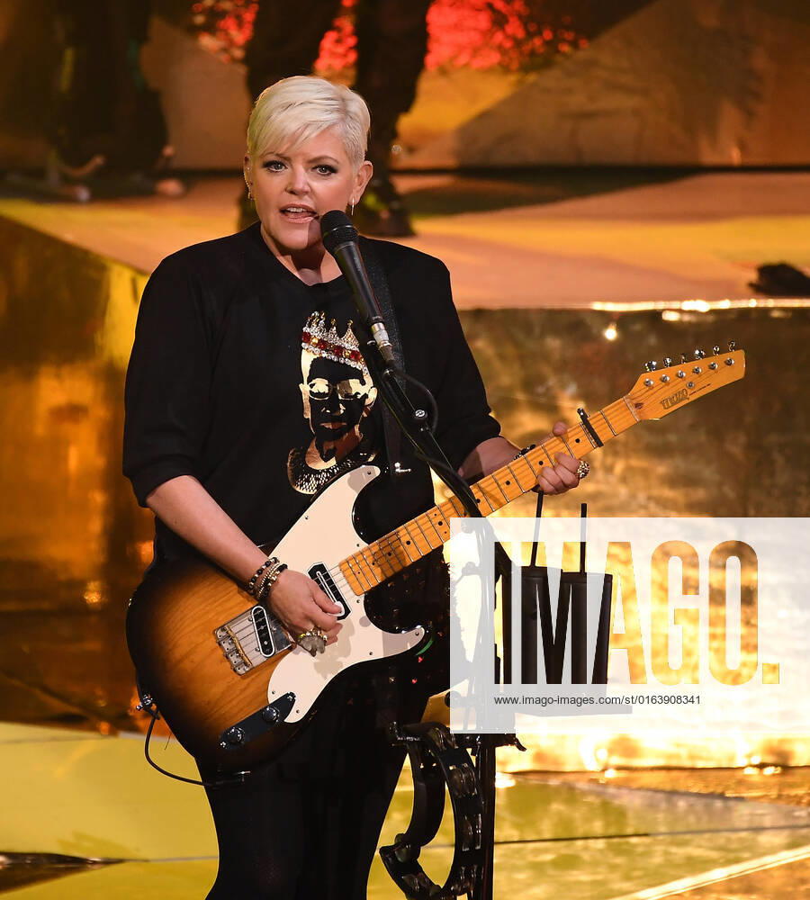 The Chicks - Natalie Maines performs at Shoreline Amphitheatre on July 30, 2022 in Mountain View, California. Mountain View USA - ZUMAs181 20220730_zea_s181_082