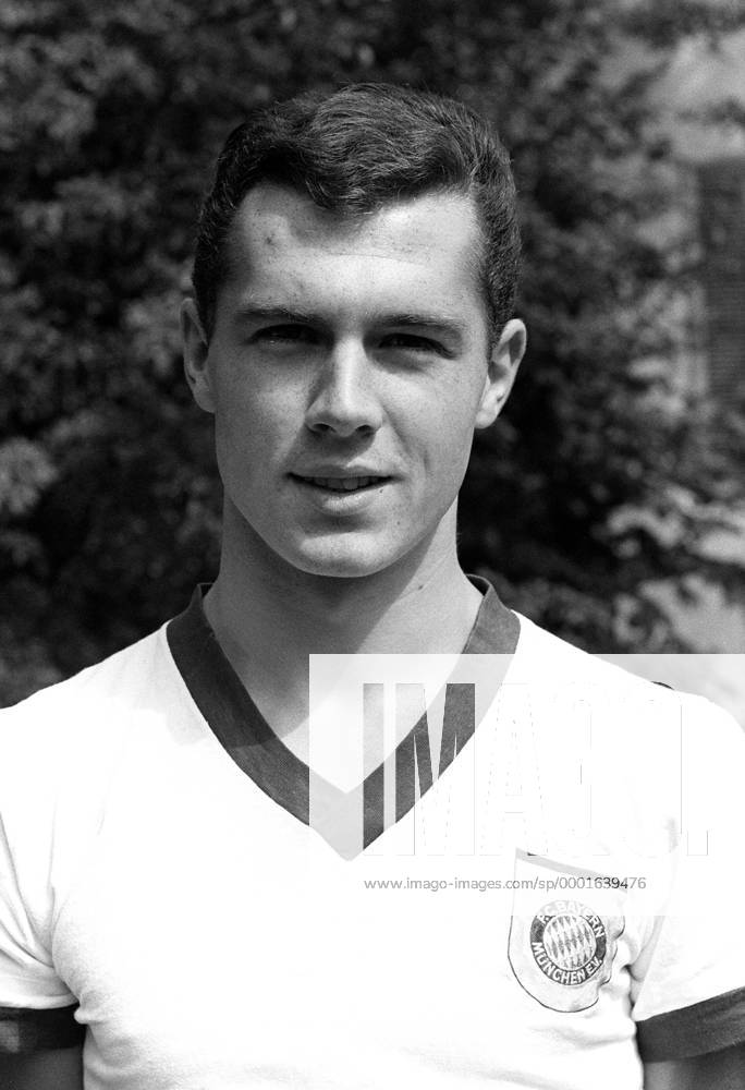 Franz Beckenbauer (FC Bayern München) Fußball 1. BL Herren Saison 1965 1966, Vorstellung, Präsentation, Pressetermin, Porträttermin, Vdia, Vsw Porträt München