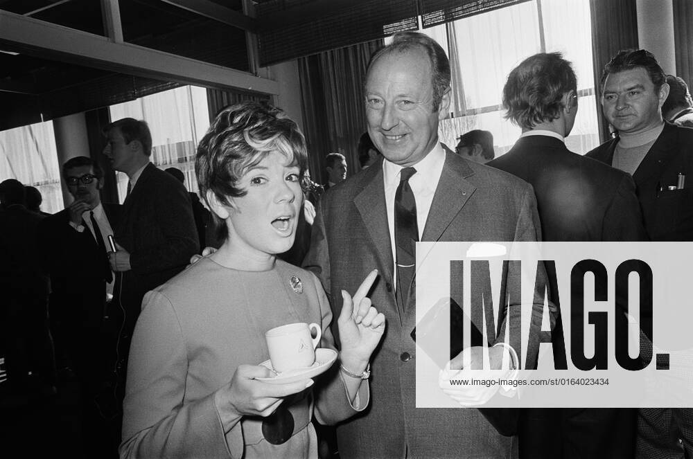Anefo photo collection. Grand Gala du Disque 1968. Assignment Vikki Carr. March 8, 1968. Amsterdam