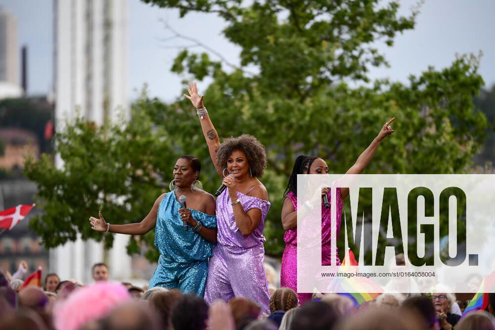STOCKHOLM 20220802 Afro Dite Blossom Tainton Lindquist, Kayo Shekoni and Gladys del Pilar during Tuesdays Allsang pa Skansen STOCKHOLM SWEDEN