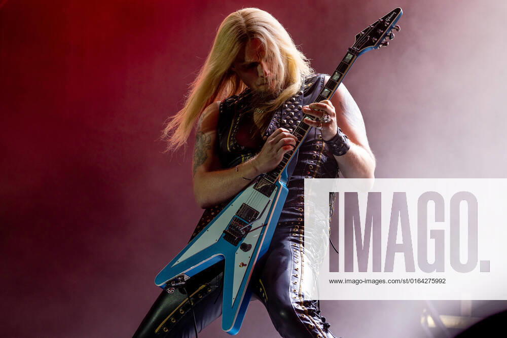 Bilder des Jahres 2022, Entertainment 08 August Entertainment Themen der Woche KW31 Wacken 2022 Donnerstag, offizieller Festivalstart. Das Infield wurde heute zum ersten mal f?r die Fans aus aller Welt ge?ffent. Passend zum Wacken Motto Horror wurden die Besucher vonn zahlreichen Zombies und Horrorgestalten begr??t. Der Sturm zu den B?hnen und zu den Hedlinern war damit freigegeben. Headliner des Tages Judas Priest begeisterten die Fans. Schleswig Holstein Deutschland