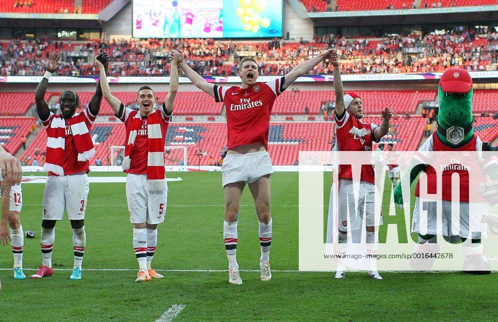 Arsenal s Per Mertsacker celebrates with the fans Arsenal vs- FA Cup Final 2014 - Wembley Stadium - London - UK - 17 05 2014 - .