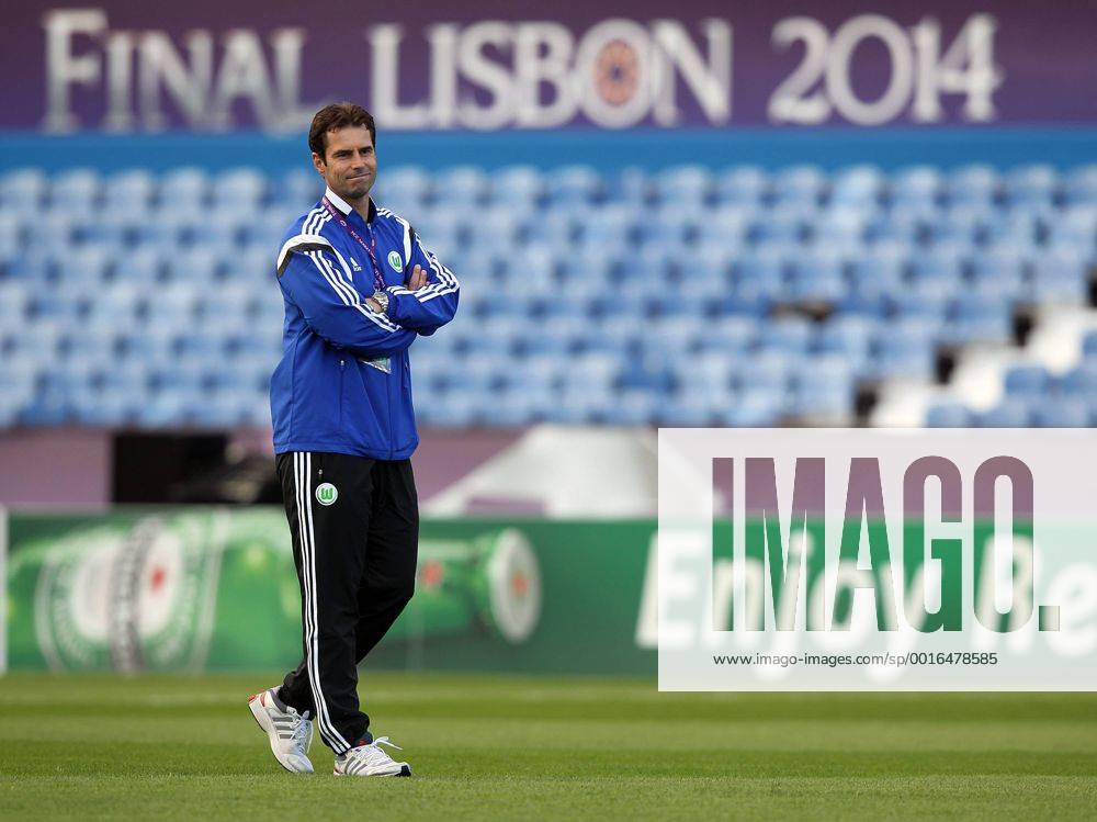 Fussball, Frauen Champions-League, Tyresö FF - VfL Wolfsburg, v.li.: Trainer Ralf Kellermann (VfL Wolfsburg) Einzelbild vor dem Spiel