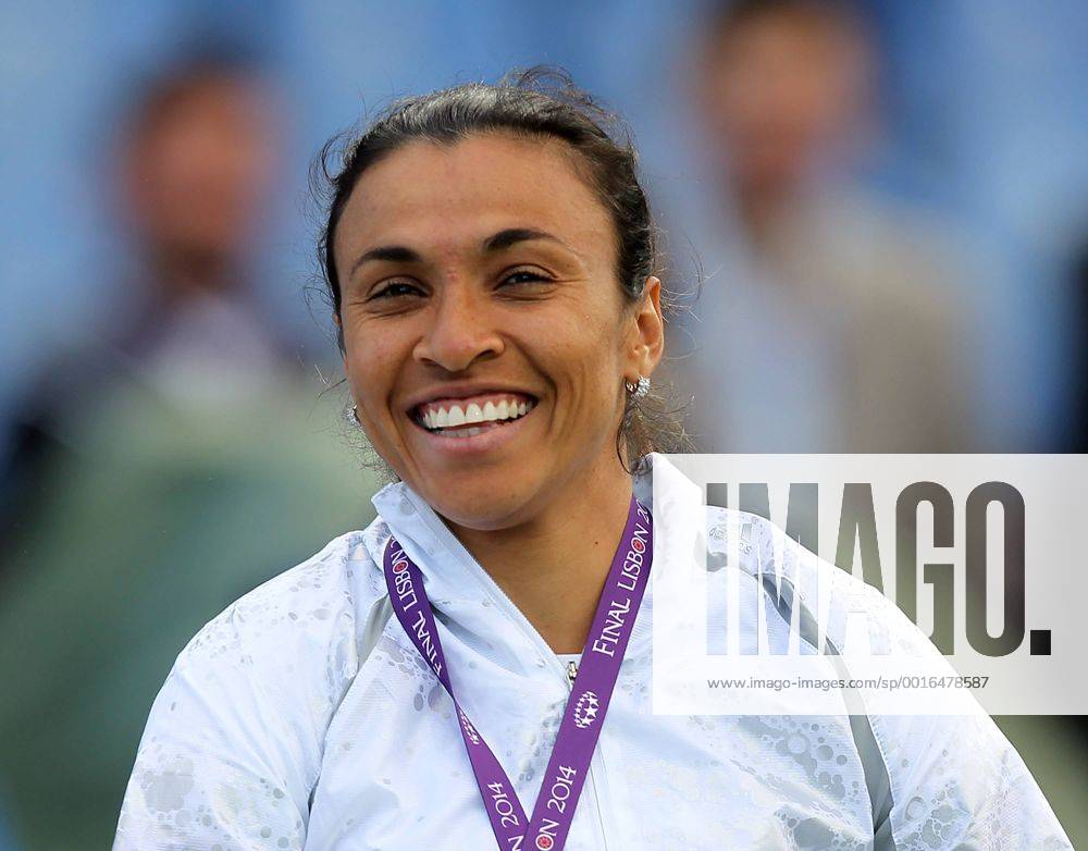 Fussball, Frauen Champions-League, Tyresö FF - VfL Wolfsburg, v.li.: Marta Vieira da Silva (Tyresö FF) lacht, Lächeln, Freude vor dem Spiel