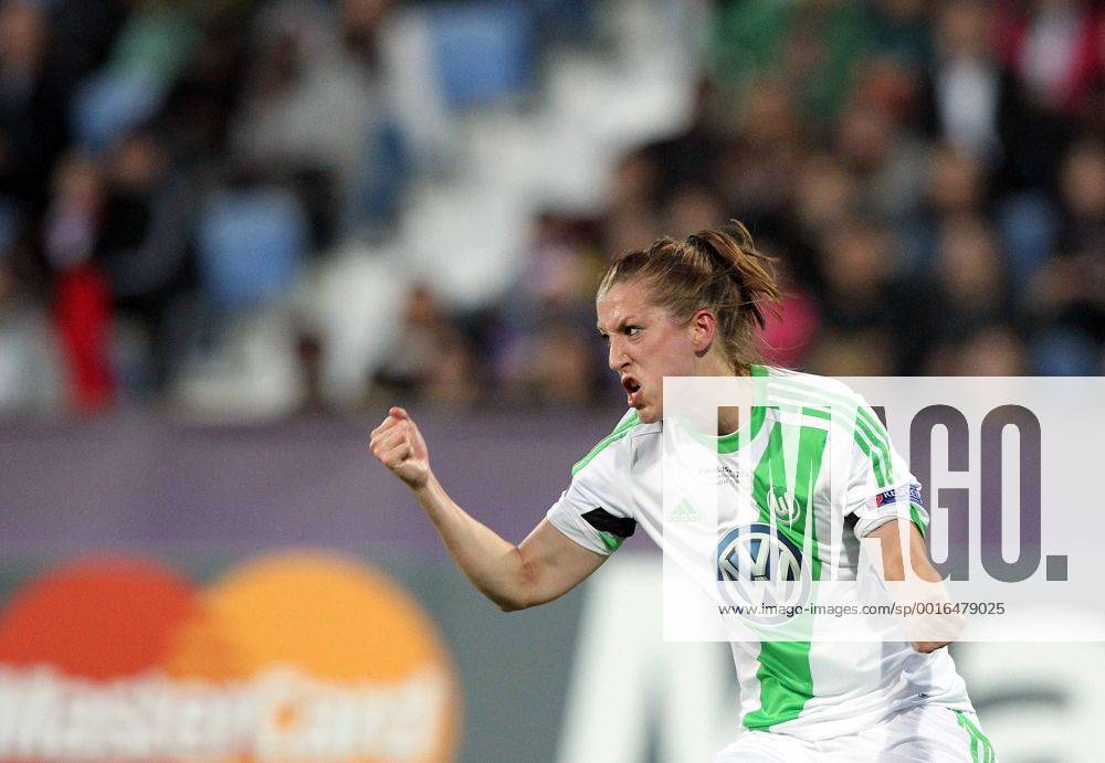 Fussball, Frauen Champions-League, Tyresö FF - VfL Wolfsburg, v.li.: Verena Faißt (VfL Wolfsburg) mit Torjubel, celebrate the goal, goal celebration, Jubel über das Tor 3:3
