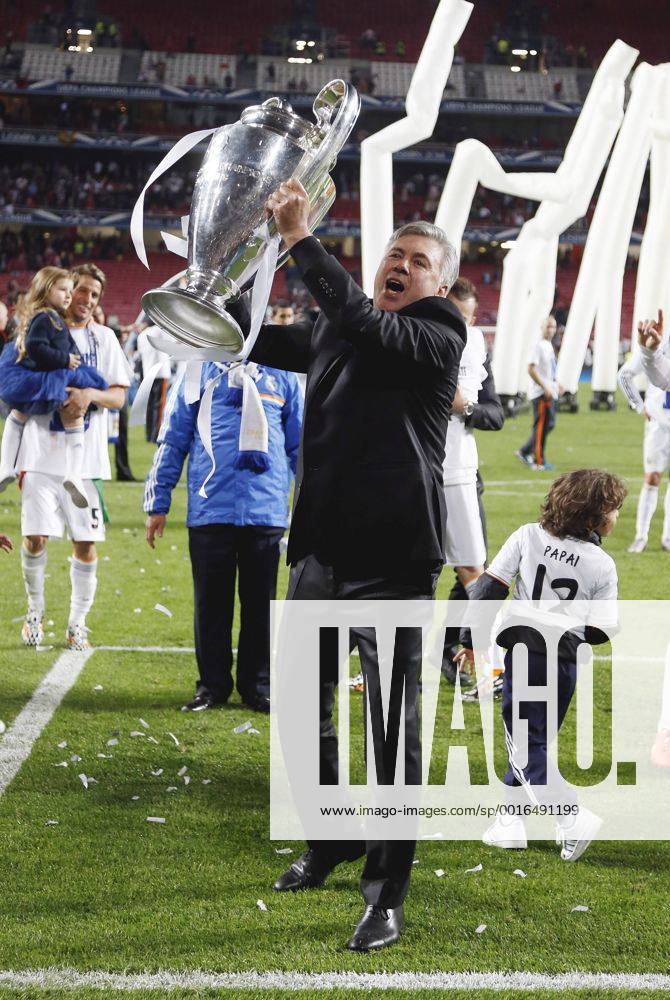 Trainer Carlo Ancelotti (Real) mit Pokal . Champions League-Sieger 2014 Real Madrid . Real Madrid-Atletico Madrid . Lissabon, POR, 24.05.2014 , Finale, Fussball-Champions League 2014.