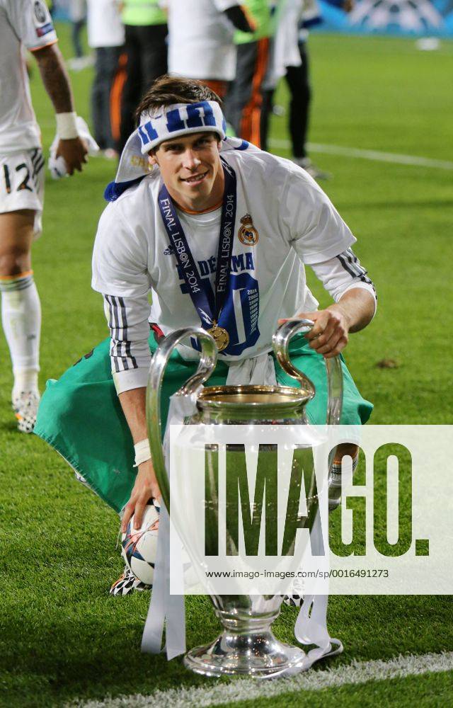 Lissabon Fußball Champions League Finale Real Madrid CF vs. Club Atletico de Madrid, Gareth Bale (Real) mit dem Pokal