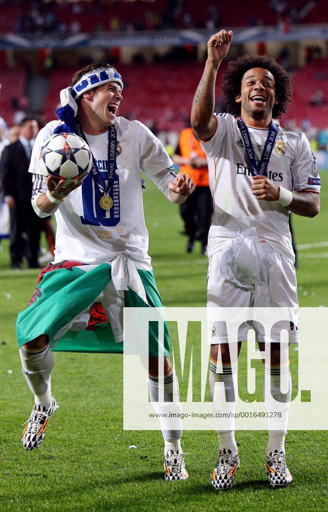 Lissabon Fußball Champions League Finale Real Madrid CF vs. Club Atletico de Madrid, v.l. Gareth Bale (Real) und Marcelo feiern den Sieg