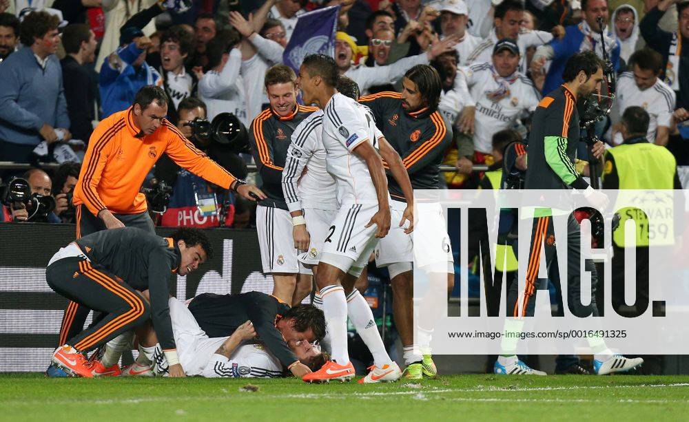 Lissabon Fußball Champions League Finale Real Madrid CF vs. Club Atletico de Madrid, Jubel über Sergio Ramos Treffer zum Ausgleich, Sergio Ramos liegt am Boden