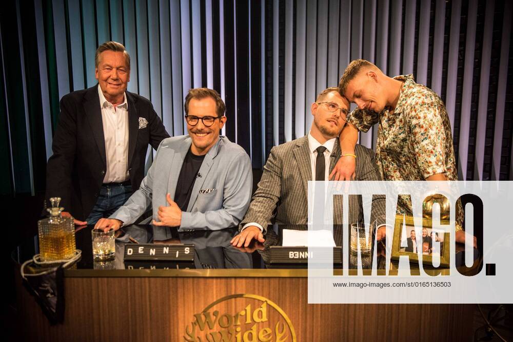 Frankfurt am Main hr-fernsehen Aufzeichnung Late-Night-Gameshow World Wide Wohnzimmer mit von links Schlagerlegende Roland Kaiser, Zwillinge und Entertainer Dennis und Benjamin Benni Wolter, Comedian Felix Lobrecht
