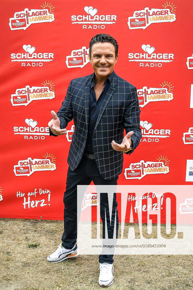Entertainment Musik, SchlagerHammer-Tour 2022 in Oranienburg, v.l.Stefan Mross im Schlosspark Oranienburg bei der SchlagerHammer-Tour 2022. Oranienburg