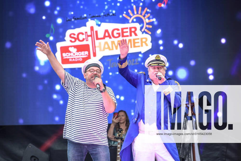 Entertainment Musik, SchlagerHammer-Tour 2022 in Oranienburg, v.l.Klaus und Klaus im Schlosspark Oranienburg bei der SchlagerHammer-Tour 2022. Oranienburg