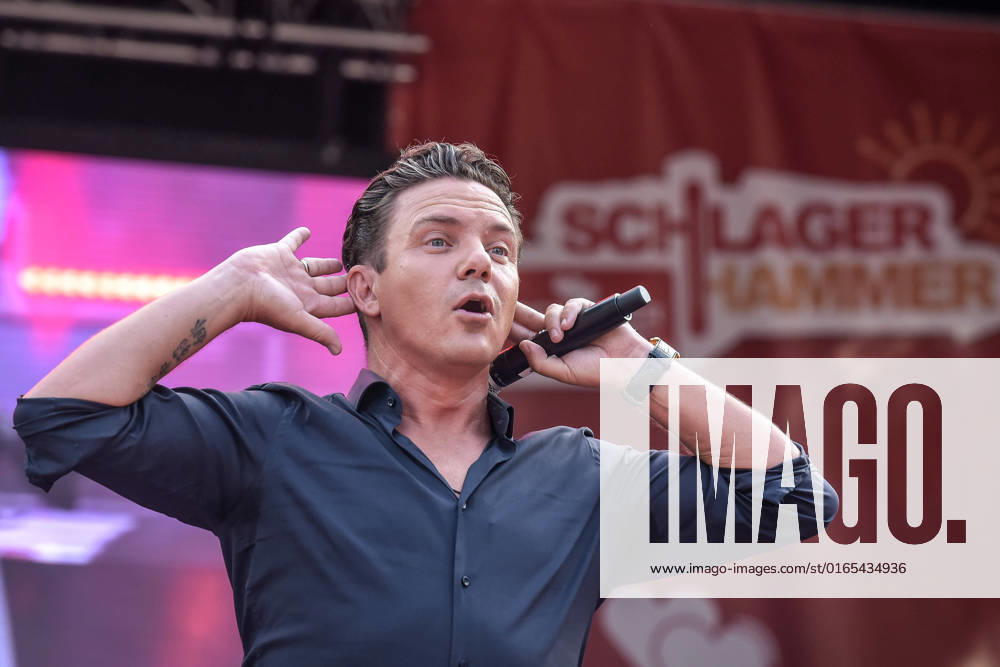 Entertainment Musik, SchlagerHammer-Tour 2022 in Oranienburg, v.l.Stefan Mross im Schlosspark Oranienburg bei der SchlagerHammer-Tour 2022. Oranienburg