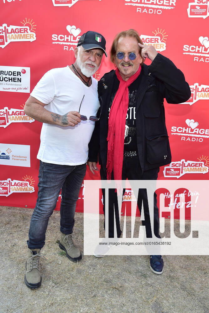 8.ten schlagerHammer 2022 Nino de Angelo mit Frank Zander beim 8 Schlager Hammer, Austragungsort in ORANIENBURG an der Orangerie Berlin 13.08.2022