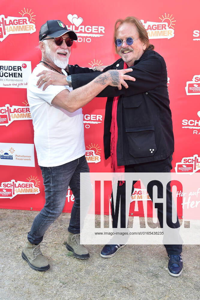 8.ten schlagerHammer 2022 Nino de Angelo mit Frank Zander beim 8 Schlager Hammer, Austragungsort in ORANIENBURG an der Orangerie Berlin 13.08.2022