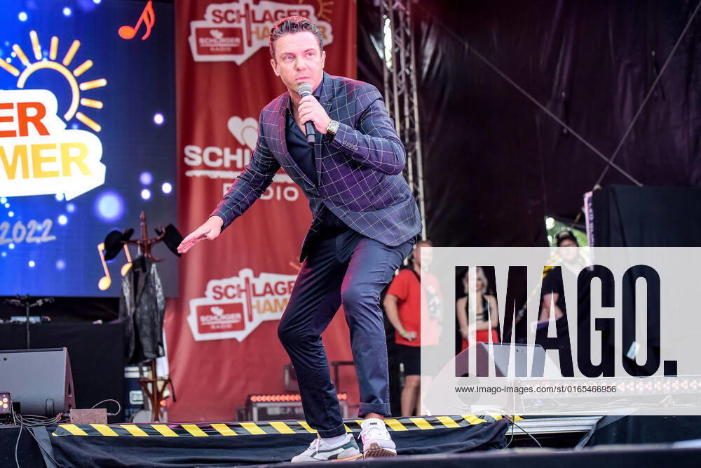 Entertainment Musik, SchlagerHammer-Tour 2022 in Oranienburg, v.l.Stefan Mross im Schlosspark Oranienburg bei der SchlagerHammer-Tour 2022. Oranienburg