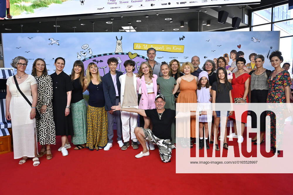 Cast und Crew bei der Premiere des Kinofilms Mein Lotta-Leben - Alles Tschaka mit Alpaka! im Cinedom. Köln