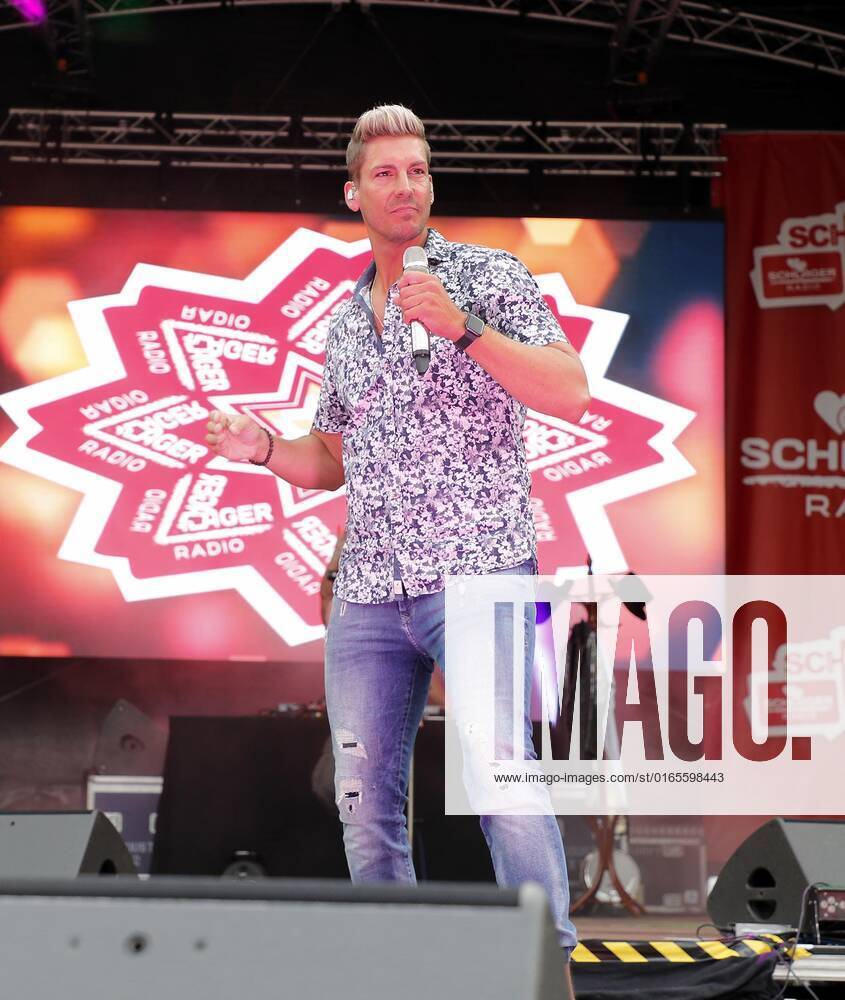 Norman Langen bei der Schlager Radio Schlager Hammer Tour 2022 in Oranienburg.