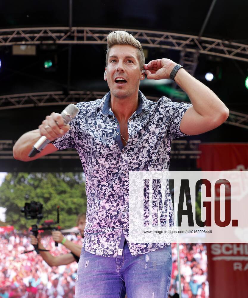 Norman Langen bei der Schlager Radio Schlager Hammer Tour 2022 in Oranienburg.